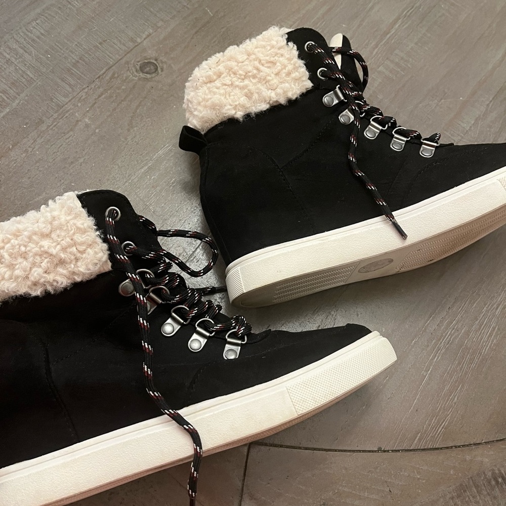 Steve Madden Girl Boots with the Fur!